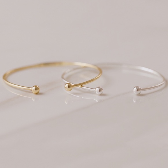 Dainty Ball Bracelet | 14k Gold Plated - Picture 5 of 11